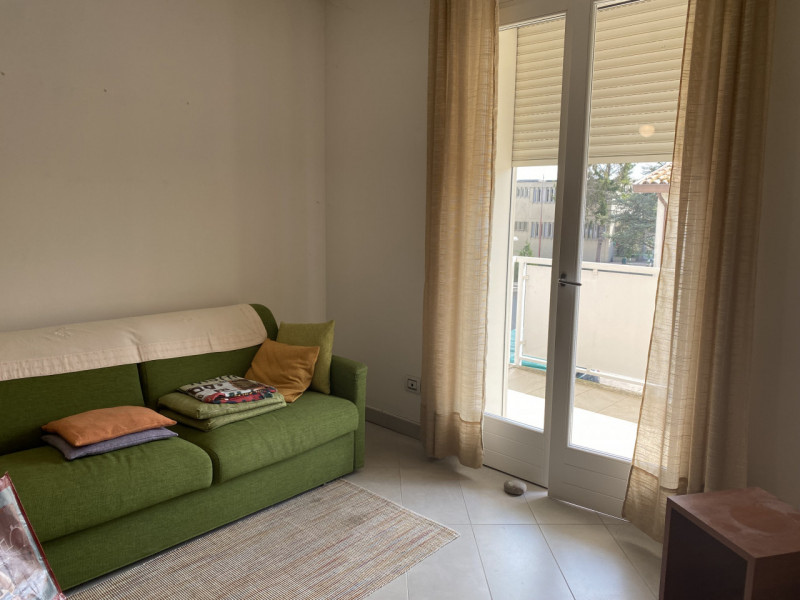 In pieno centro a Codevigo appartamento al piano primo servito da ascensore ed inserito in recent...