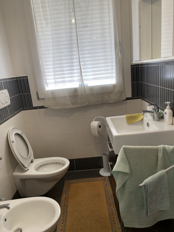 In pieno centro a Codevigo appartamento al piano primo servito da ascensore ed inserito in recent...