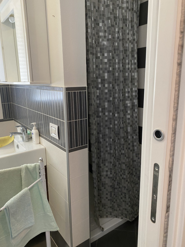 In pieno centro a Codevigo appartamento al piano primo servito da ascensore ed inserito in recent...