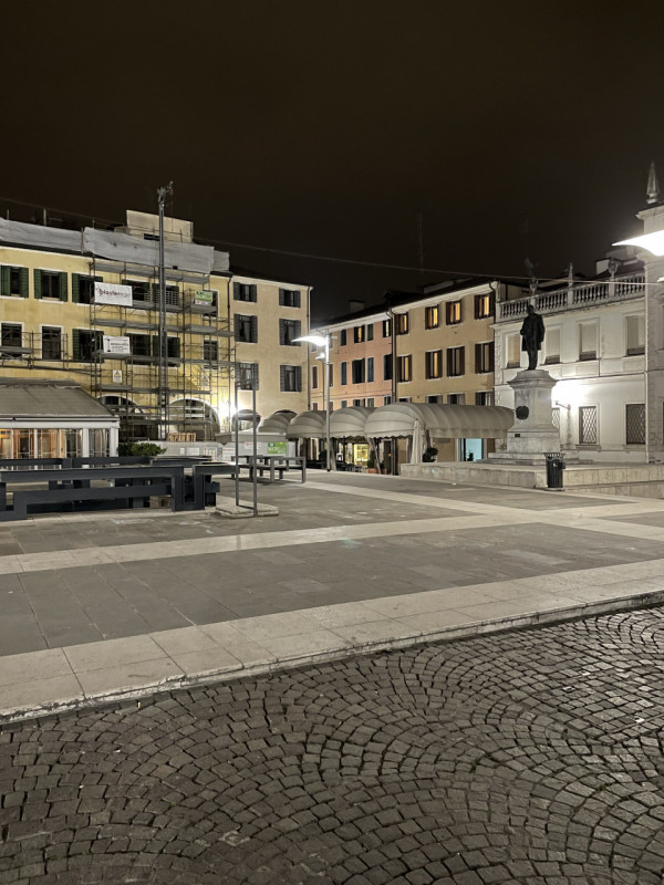 Rara opportunità di investimento nel cuore del centro storico di Padova! Proponiamo in vendita un...