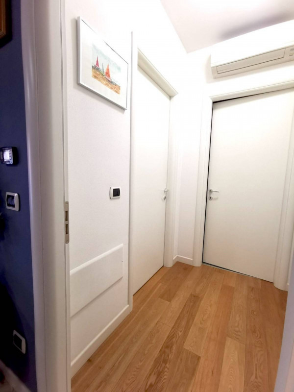 In vendita a Cadoneghe, nella ricercata e servitissima zona di Castagnara, proponiamo un moderno ...