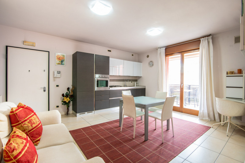 In vendita a Cadoneghe, nella ricercata e servitissima zona di Castagnara, proponiamo un moderno ...