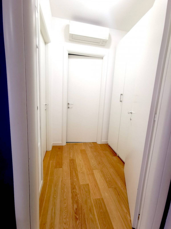 In vendita a Cadoneghe, nella ricercata e servitissima zona di Castagnara, proponiamo un moderno ...