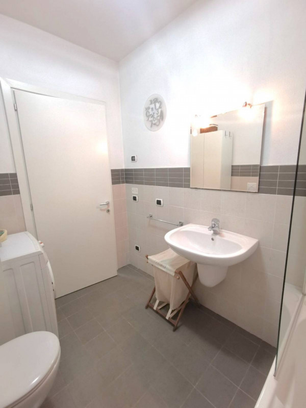 In vendita a Cadoneghe, nella ricercata e servitissima zona di Castagnara, proponiamo un moderno ...