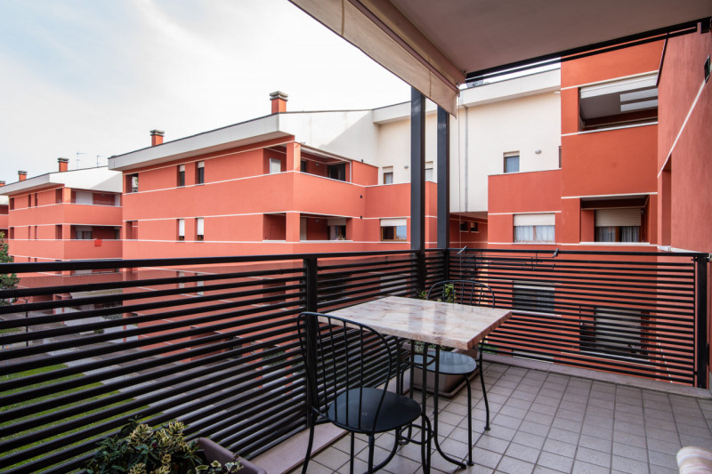 In vendita a Cadoneghe, nella ricercata e servitissima zona di Castagnara, proponiamo un moderno ...