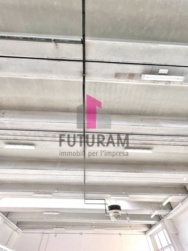 VICENZA EST - RIF.476FUTURAM - PER INFO 0444/310220 - 392/9183796

Si propone in locazione capann...