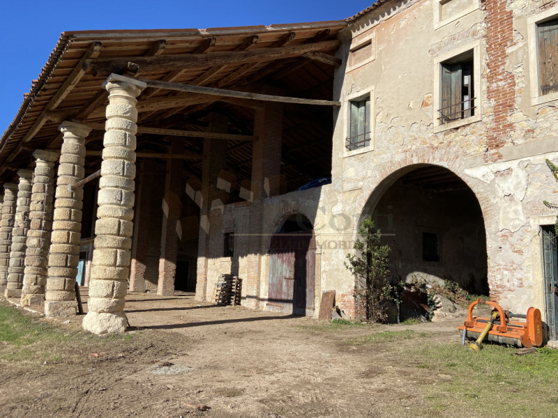 Scopri un angolo di storia e bellezza nel cuore della provincia di Vicenza. Questa straordinaria ...