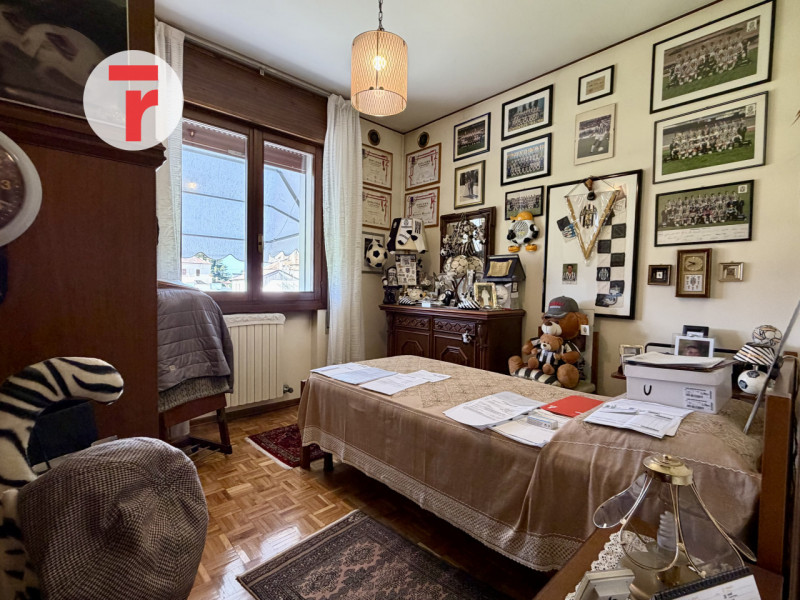 Torre - In centro paese, a pochi passi da tutti i servizi del quartiere come bar, tabacchini, scu...