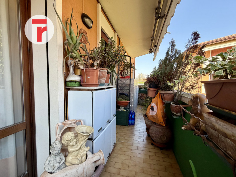 Torre - In centro paese, a pochi passi da tutti i servizi del quartiere come bar, tabacchini, scu...