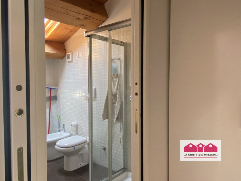 NO TRANSITORI-INTERNO CA' BALBI: CURATA MANSARDA COMPLETAMENTE ARREDATA CON SOGGIORNO, ANGOLO COT...