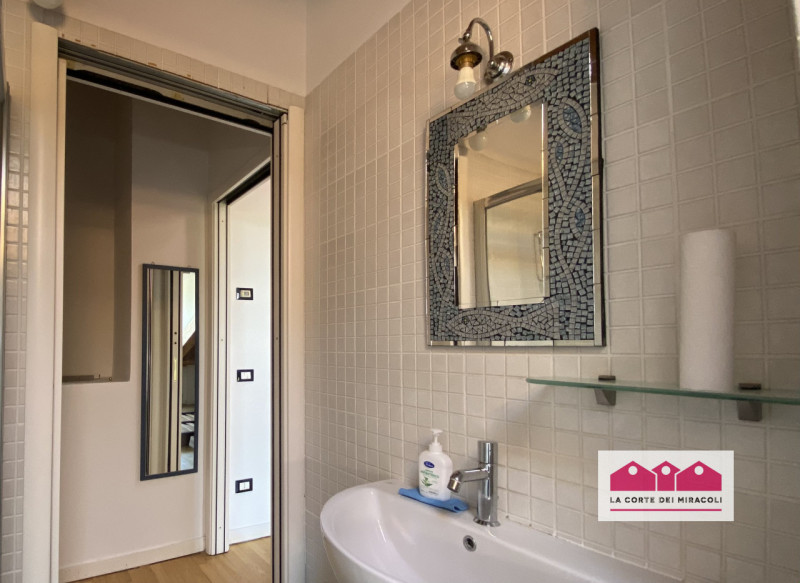 NO TRANSITORI-INTERNO CA' BALBI: CURATA MANSARDA COMPLETAMENTE ARREDATA CON SOGGIORNO, ANGOLO COT...