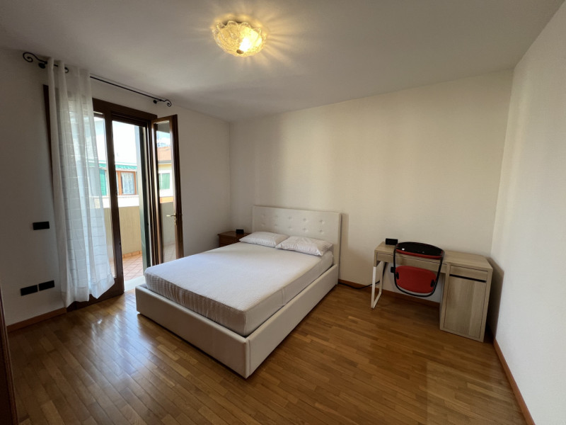 PER STUDENTESSA
A pochi minuti a piedi/bici dalla Universitàì in villetta solo per 3 persone, sol...