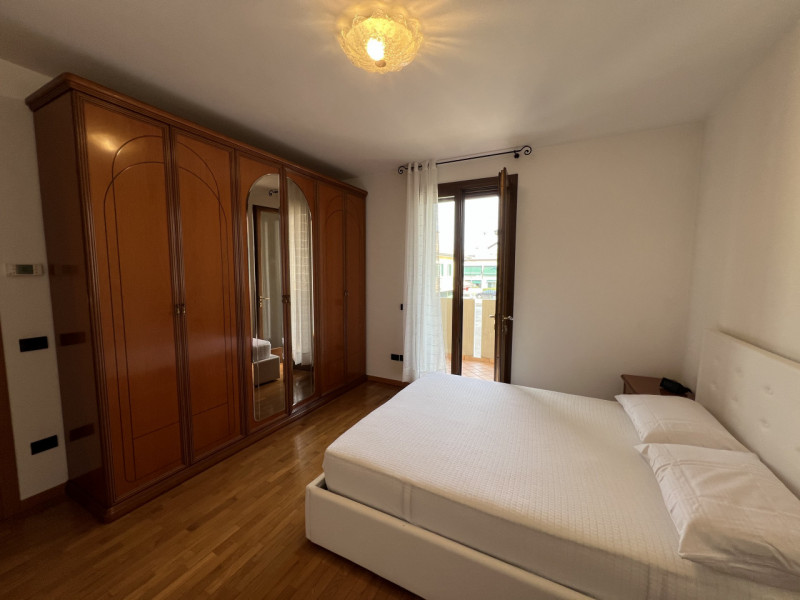 PER STUDENTESSA
A pochi minuti a piedi/bici dalla Universitàì in villetta solo per 3 persone, sol...