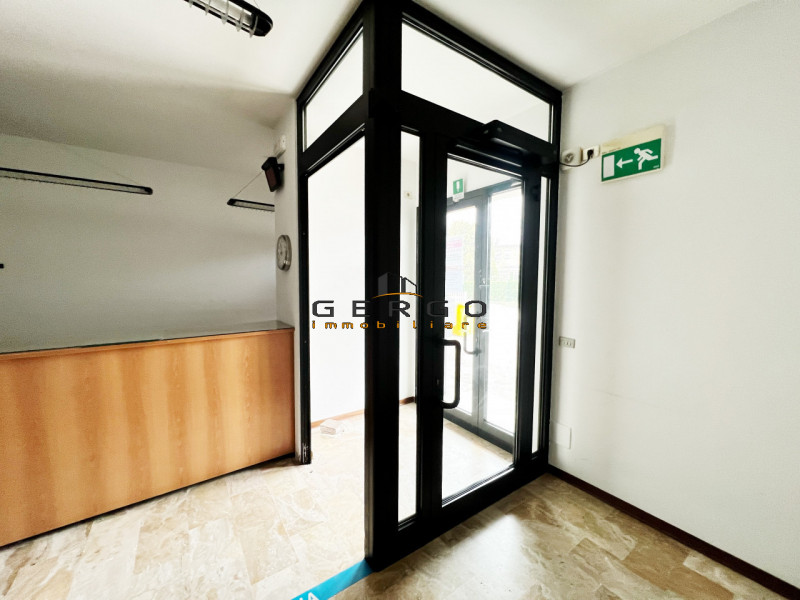 (Per INFO Cristina 3389226442) Ad Albignasego, in zona Ferri, comodo all'uscita della tangenziale...