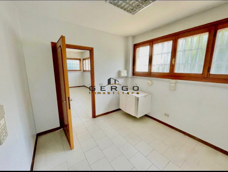 (Per INFO Cristina 3389226442) Ad Albignasego, in zona Ferri, comodo all'uscita della tangenziale...