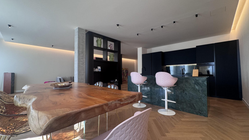 Nel cuore del centro storico di Monselice, ai piedi del Castello e all’ombra della Torre, proponi...