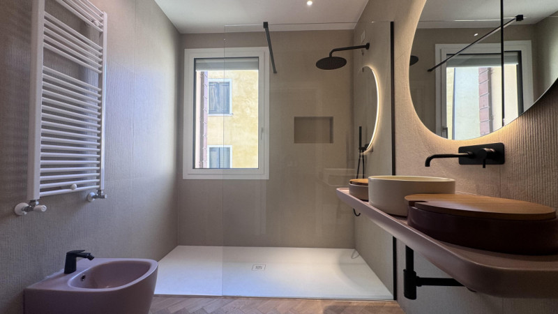 Nel cuore del centro storico di Monselice, ai piedi del Castello e all’ombra della Torre, proponi...