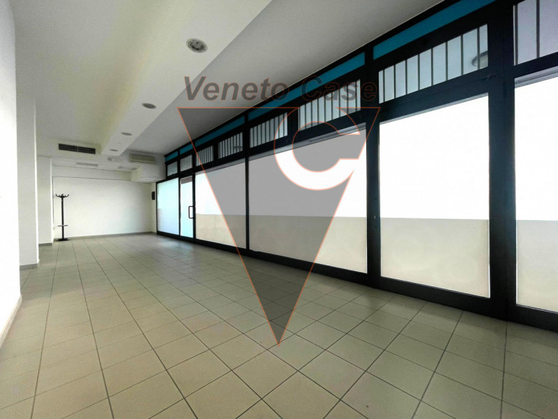 UFFICIO IN AFFITTO - TOMBELLE DI SAONARA
Proponiamo il locazione nel centro di Tombelle di Saonar...