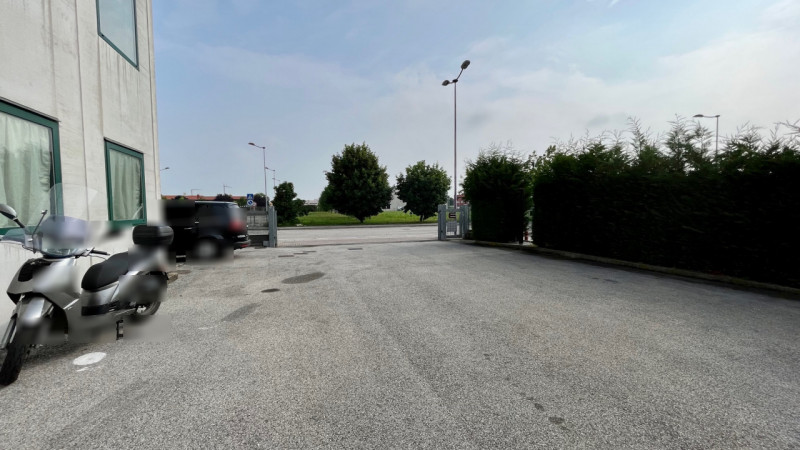 CAPANNONE A CAMPODARSEGO DI 400MQ H 10MT CON piccolo angolo ufficio, impianto elettrico a norma, ...