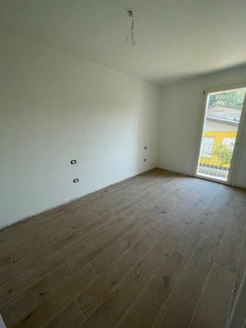 Scopri il tuo nuovo rifugio nella tranquilla e residenziale zona di Selvazzano Dentro! Proponiamo...