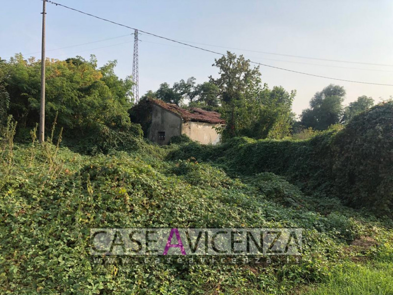 GRISIGNANO DI ZOCCO - LOTTO DI TERRENO EDIFICABILE - 5400 MQ con possibilità di edificazione di t...