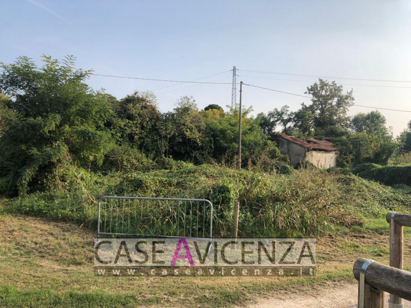 GRISIGNANO DI ZOCCO - LOTTO DI TERRENO EDIFICABILE - 5400 MQ con possibilità di edificazione di t...