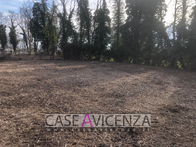 GRISIGNANO DI ZOCCO - LOTTO DI TERRENO EDIFICABILE - 5400 MQ con possibilità di edificazione di t...