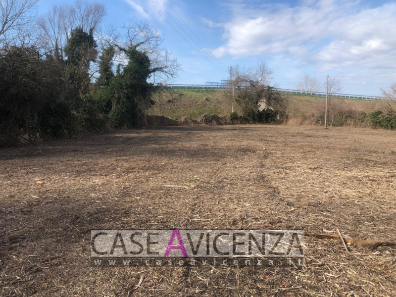 GRISIGNANO DI ZOCCO - LOTTO DI TERRENO EDIFICABILE - 5400 MQ con possibilità di edificazione di t...