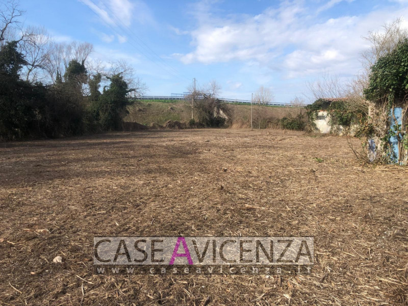 GRISIGNANO DI ZOCCO - LOTTO DI TERRENO EDIFICABILE - 5400 MQ con possibilità di edificazione di t...