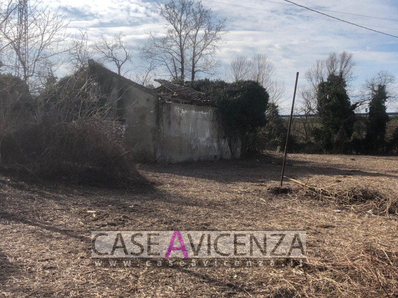 GRISIGNANO DI ZOCCO - LOTTO DI TERRENO EDIFICABILE - 5400 MQ con possibilità di edificazione di t...