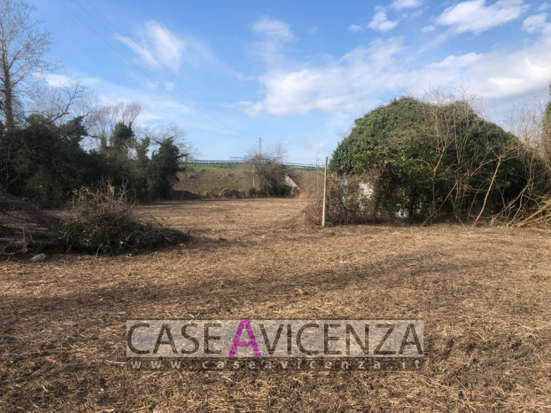 GRISIGNANO DI ZOCCO - LOTTO DI TERRENO EDIFICABILE - 5400 MQ con possibilità di edificazione di t...