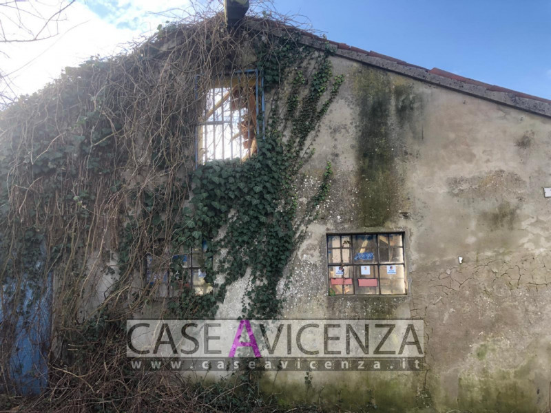 GRISIGNANO DI ZOCCO - LOTTO DI TERRENO EDIFICABILE - 5400 MQ con possibilità di edificazione di t...