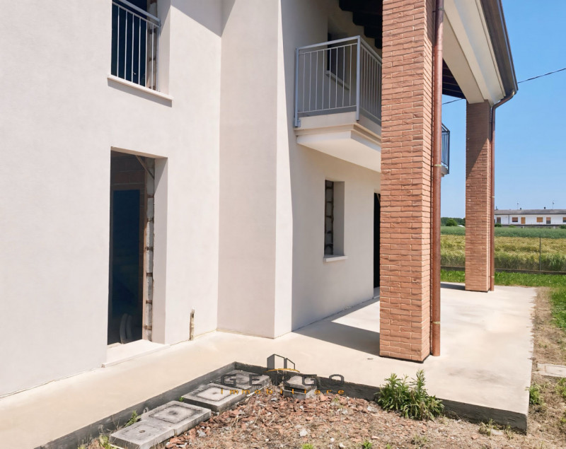 (Per INFO 3316190143) A Camposampiero, in frazione Rustega, proponiamo in vendita bifamiliare al ...