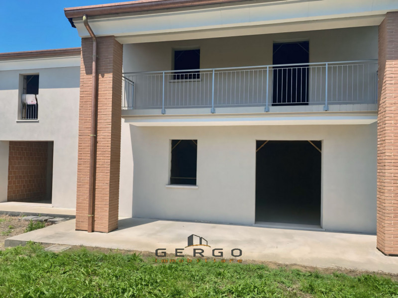 (Per INFO 3316190143) A Camposampiero, in frazione Rustega, proponiamo in vendita bifamiliare al ...