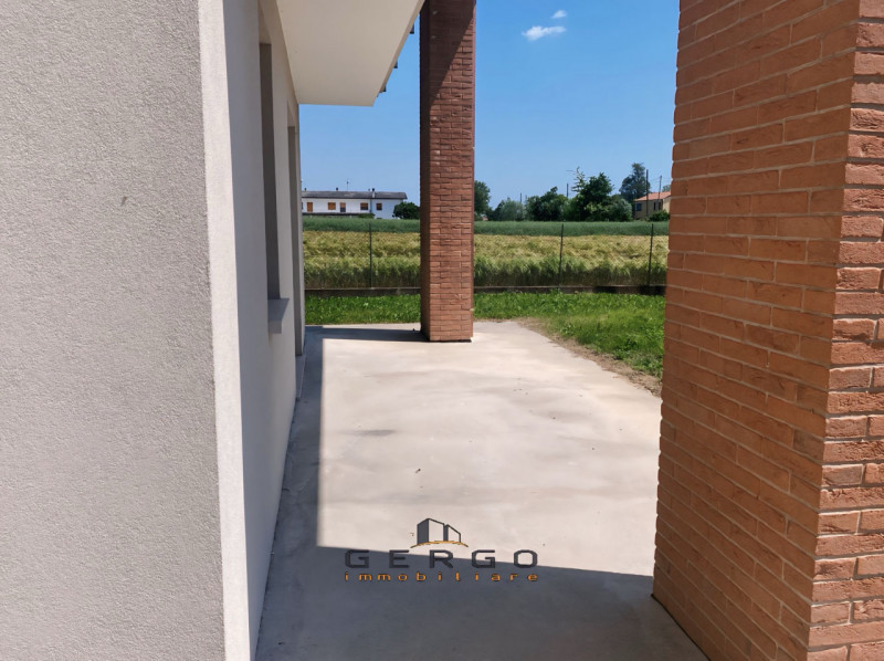 (Per INFO 3316190143) A Camposampiero, in frazione Rustega, proponiamo in vendita una bifamiliare...