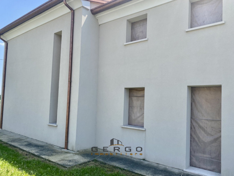 (Per INFO 3316190143) A Camposampiero, in frazione Rustega, proponiamo in vendita una bifamiliare...
