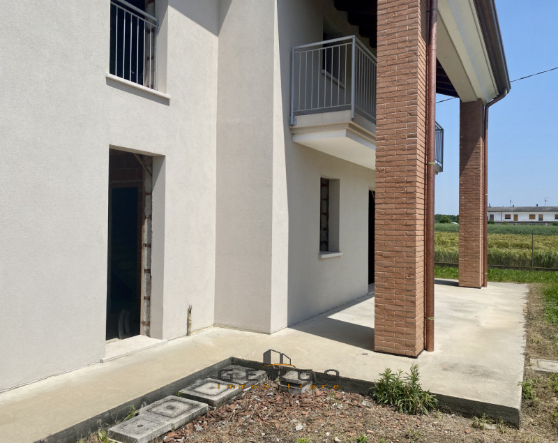 (Per INFO 3316190143) A Camposampiero, in frazione Rustega, proponiamo in vendita una bifamiliare...