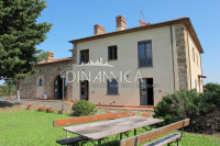 Casa vacanza con giardino di 2.300 mq. e piscina in vendita colline pisane, toscana