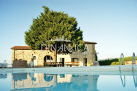 Casa vacanza con giardino di 2.300 mq. e piscina in vendita colline pisane, toscana