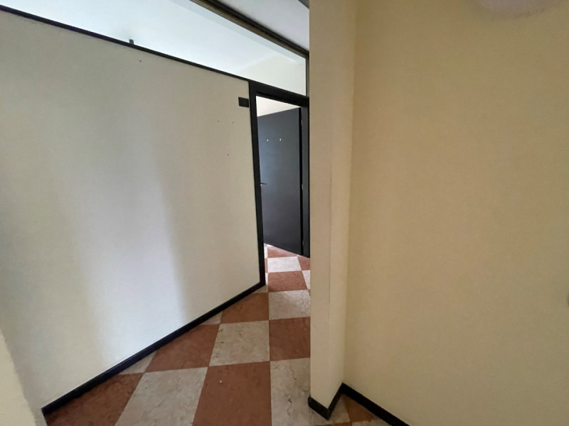 PALAZZO COMMERCIALE-DIREZIONALE A 3 MINUTI DA PIAZZA CASTELLO. EURO 750.000. CODICE 43670. TRATTA...