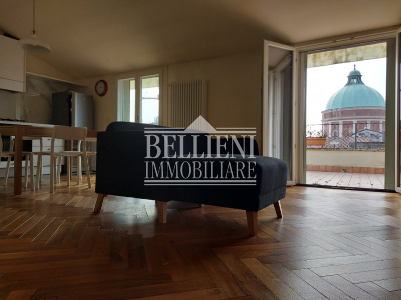 CENTRO STORICO: Introvabile ultimo piano con terrazze abitabili in centro storico. Attico al quin...