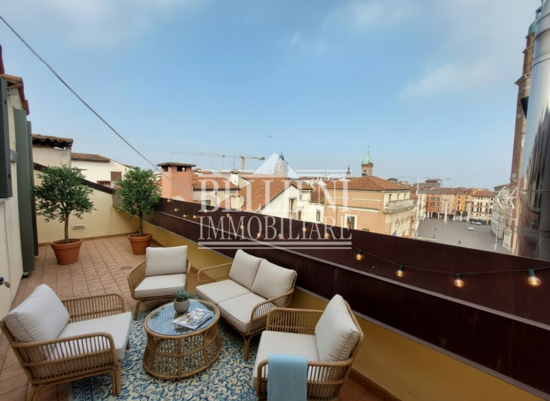 CENTRO STORICO: Introvabile ultimo piano con terrazze abitabili in centro storico. Attico al quin...