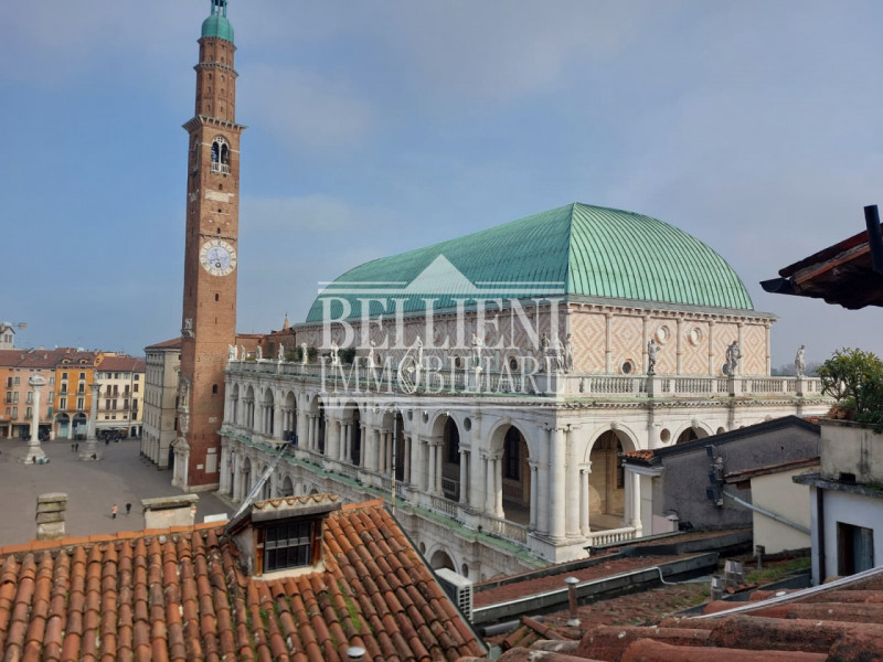 CENTRO STORICO: Introvabile ultimo piano con terrazze abitabili in centro storico. Attico al quin...