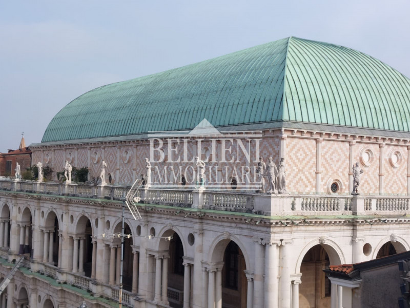 CENTRO STORICO: Introvabile ultimo piano con terrazze abitabili in centro storico. Attico al quin...