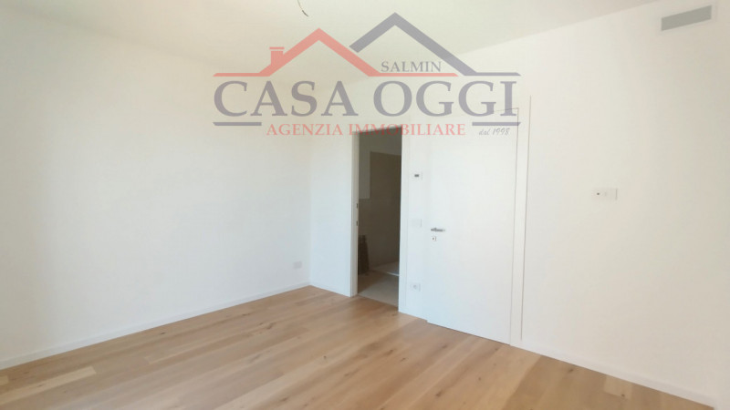 Nuovo appartamento al primo ed ultimo piano con ampio terrazzo di 23 Mq, in contesto di centro pa...