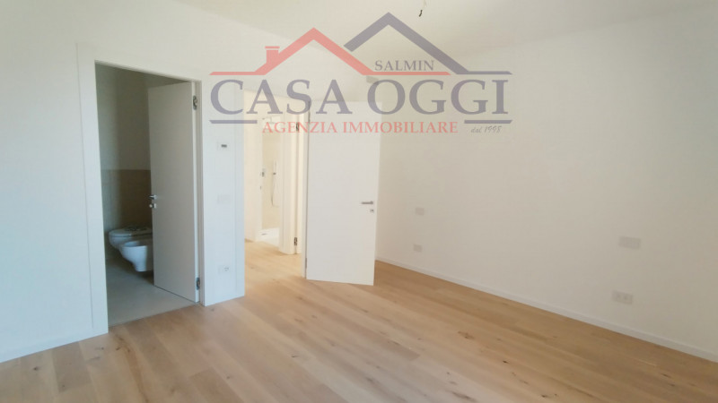 Nuovo appartamento al primo ed ultimo piano con ampio terrazzo di 23 Mq, in contesto di centro pa...