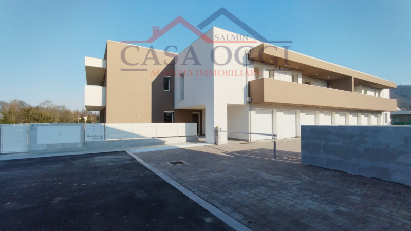 Nuovo appartamento al primo ed ultimo piano con ampio terrazzo di 23 Mq, in contesto di centro pa...