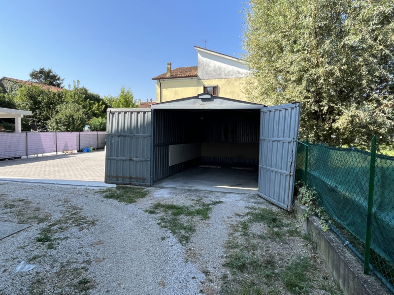 SOSSANO: Ideale quale forma di investimento, facente parte di condominio di totali 6 unità, soluz...