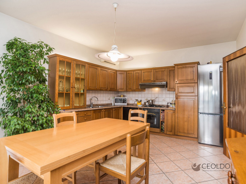 MASSANZAGO FRAZIONE: PORZIONE DI BIFAMILIARE DALLE AMPIE METRATURE E SCOPERTO PRIVATO DI 800 MQ!
...