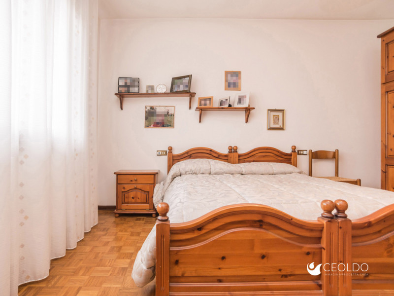 MASSANZAGO FRAZIONE: PORZIONE DI BIFAMILIARE DALLE AMPIE METRATURE E SCOPERTO PRIVATO DI 800 MQ!
...